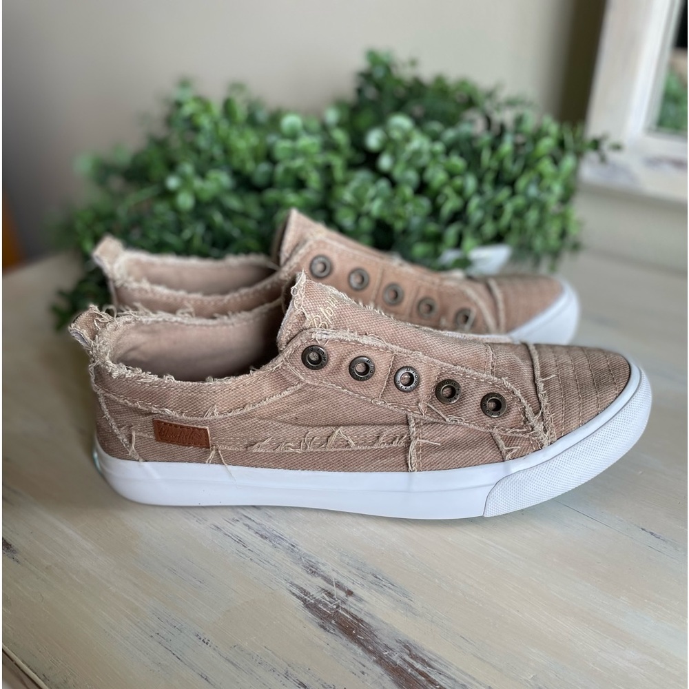 Blowfish slip on sneaker size 9